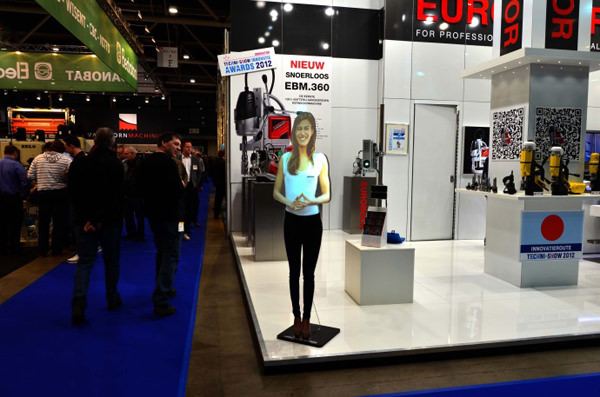 digitale-hostess-virtual-host-zorgt-voor-extra-stopping-power-op-de-beurs_1
