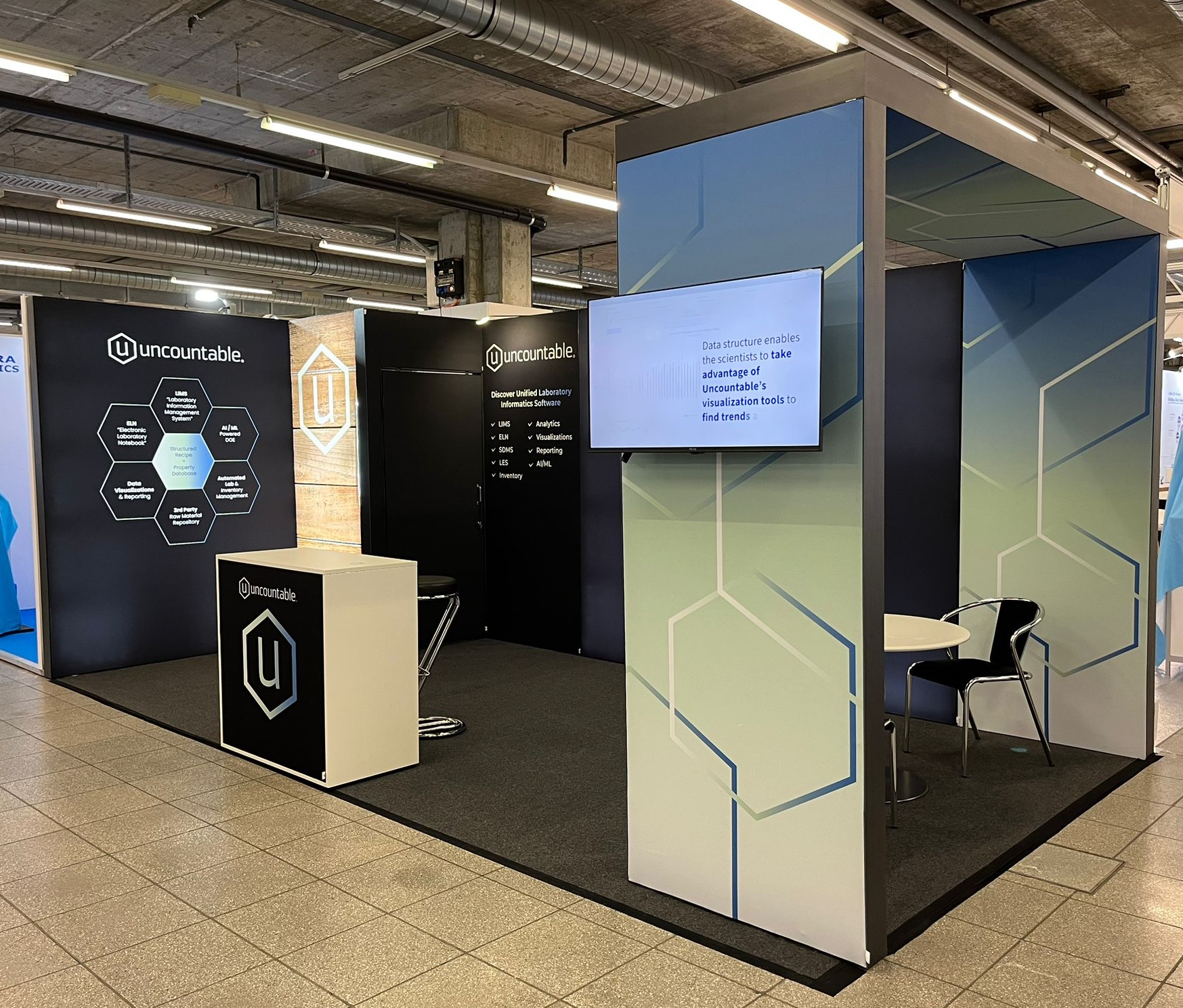 Standbouw voor UNCOUNTABLE Op Future Labs 2025 Bazel